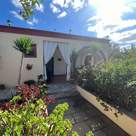 Santa Venardia Bed & Breakfast 4*