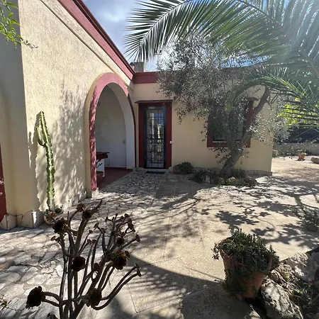 Santa Venardia Bed & Breakfast 4*