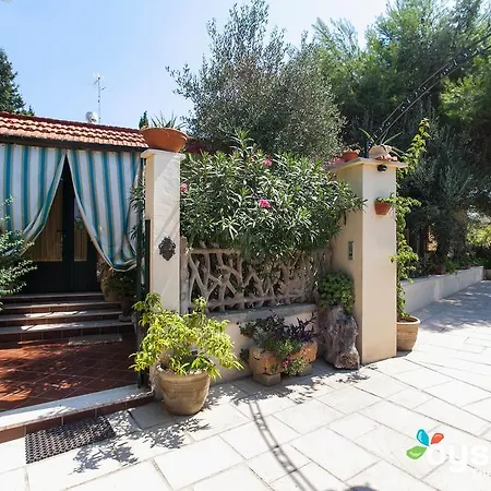 Santa Venardia Couette-café 3*